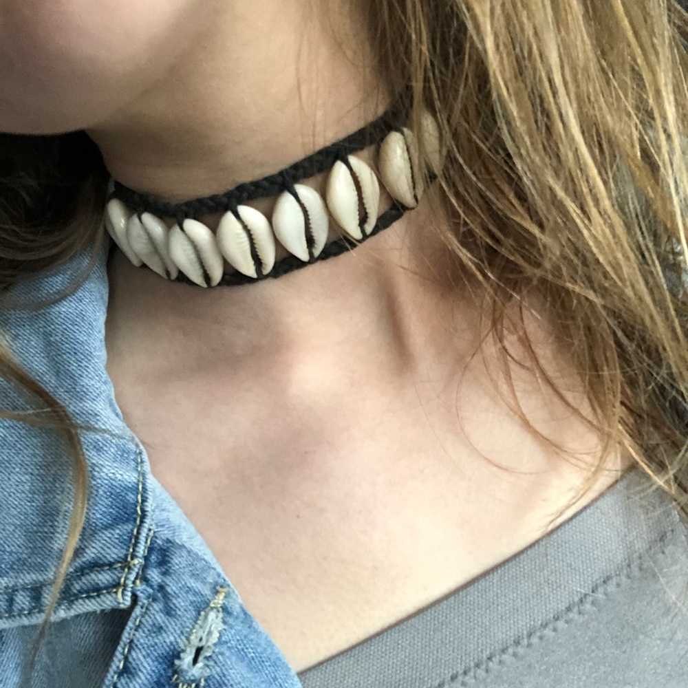 (Free over $30) seashell choker